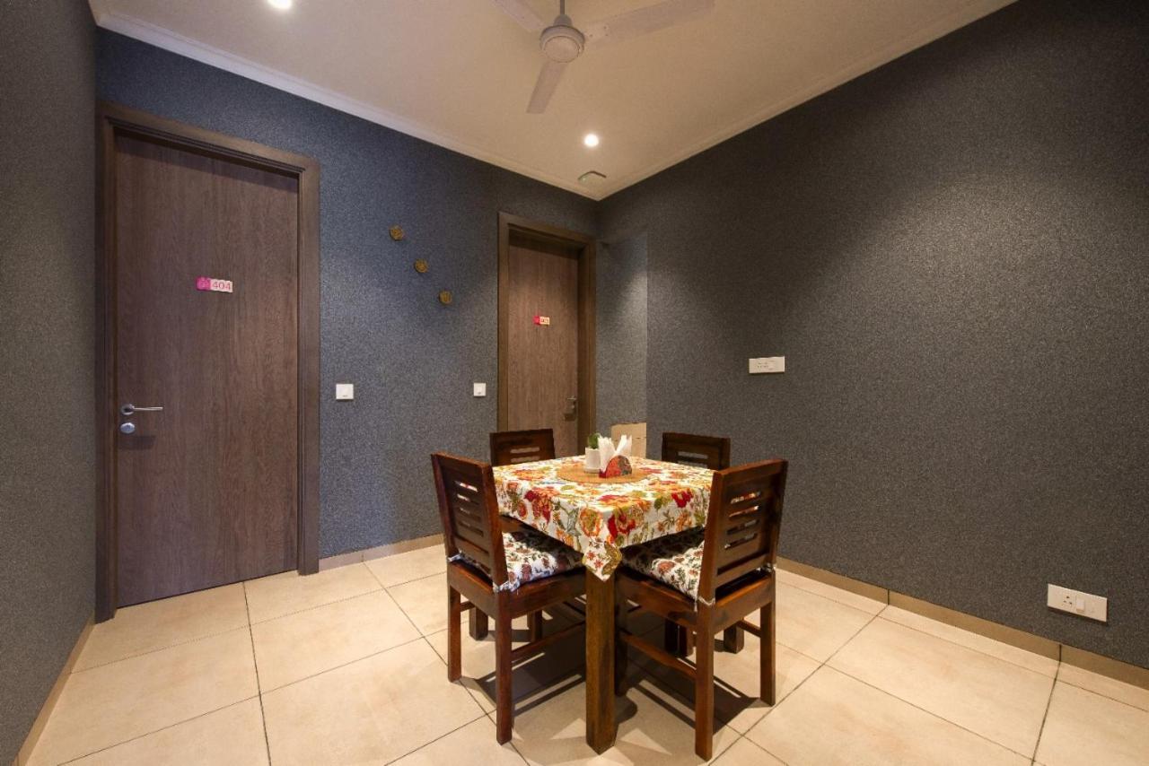 Rosastays Gurugram Golf Course Gurgaon Exteriör bild
